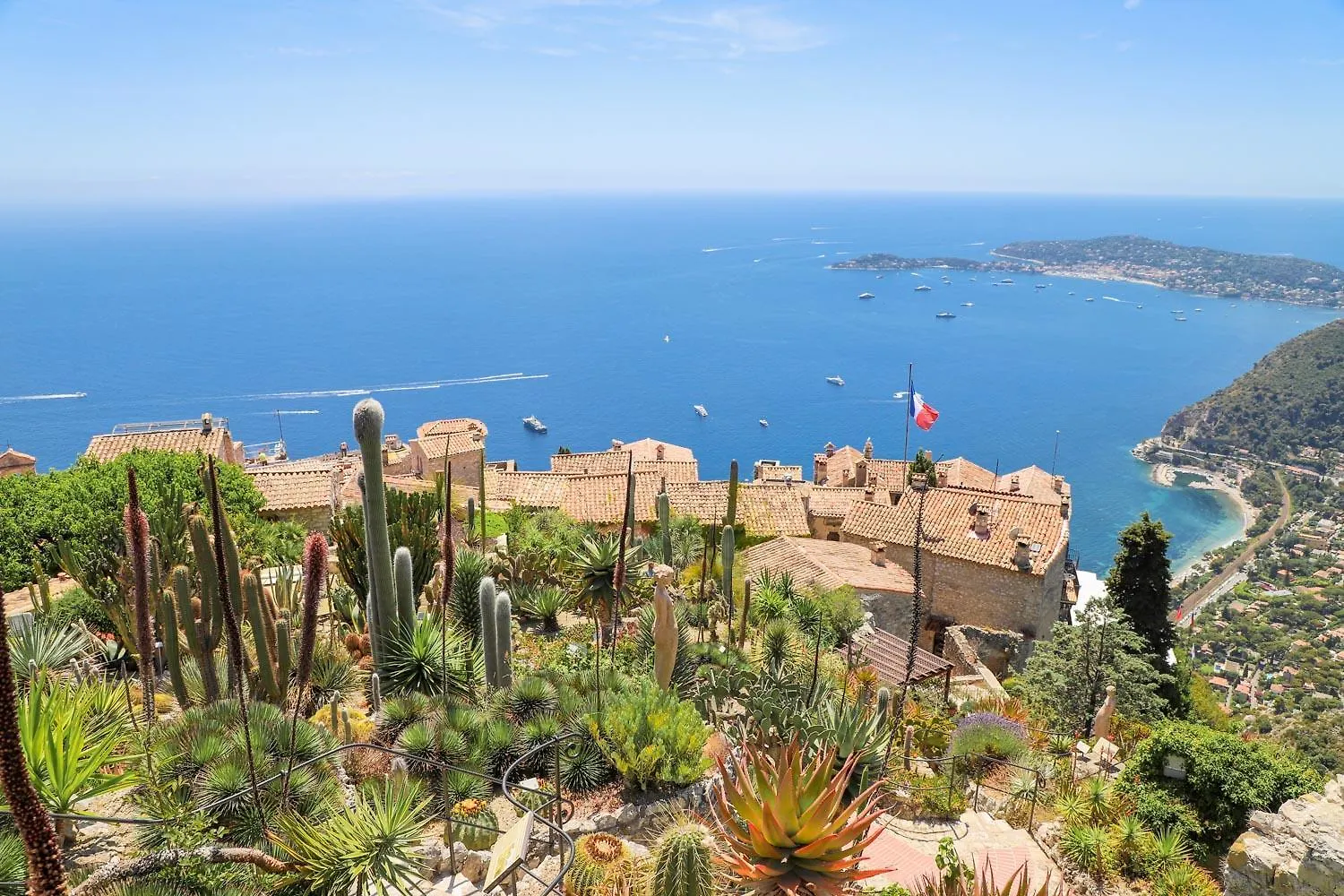 Eze - Appartement Dans Bas De Villa Avec Piscine Pres De Monaco 0*,  France