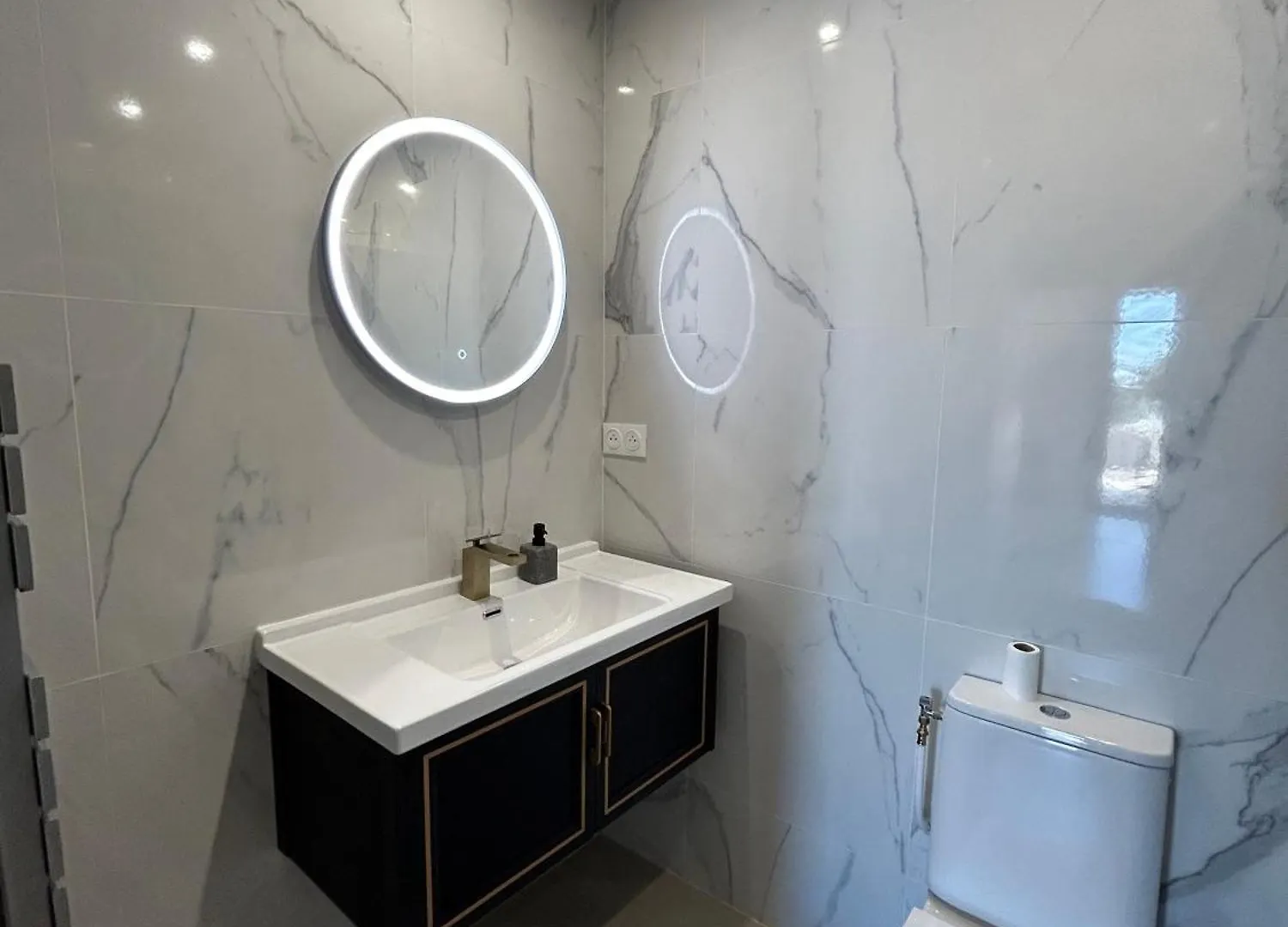 Eze - Appartement Dans Bas De Villa Avec Piscine Pres De Monaco Apartment
