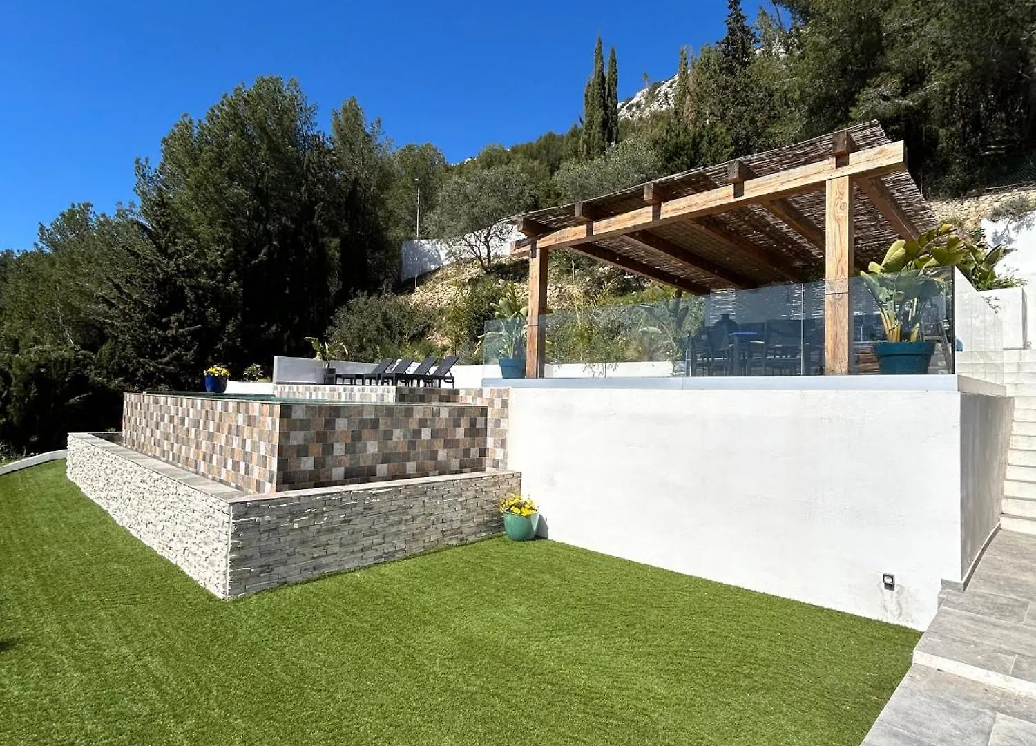 Eze - Appartement Dans Bas De Villa Avec Piscine Pres De Monaco France