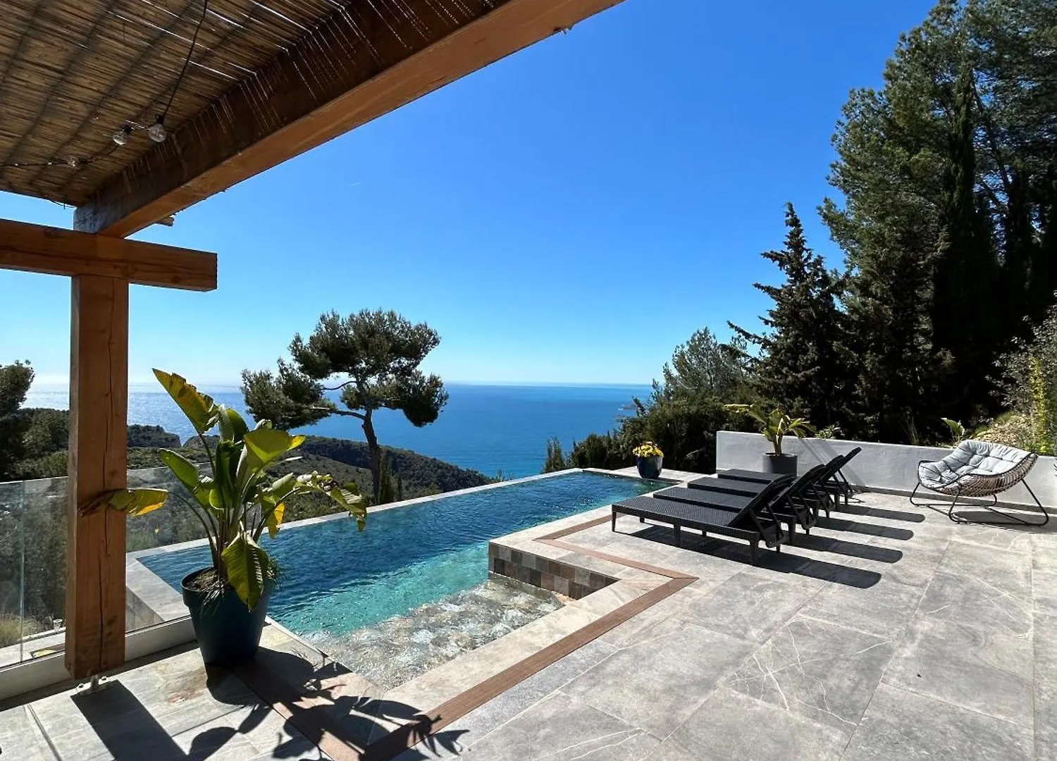 Eze - Appartement Dans Bas De Villa Avec Piscine Pres De Monaco Apartment